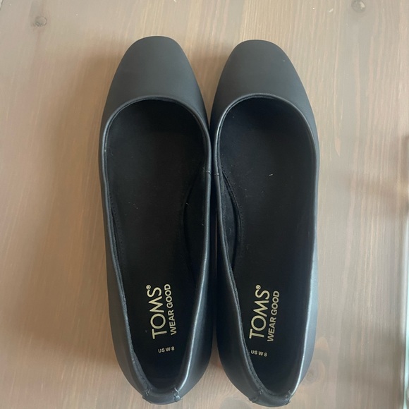 Tom’s Briella Black Leather Flats - Picture 2 of 3